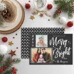 Tarjeta Festiva Personalizado Chalkboard MERRY y BRIGHT Multi Phot<br><div class="desc">Personalizado Chalkboard MERRY y tarjeta multifoto de vacaciones LUMINOSA . Fondo de tablero y espacio para 2 imágenes con "MERRY & BRIGHT" escrito en fuente de brocha. Envíe a su familia y amigos esta elegante y sencilla tarjeta de vacaciones con foto en pizarra. Se puede personalizar completamente. Para cualquier personalización...</div>
