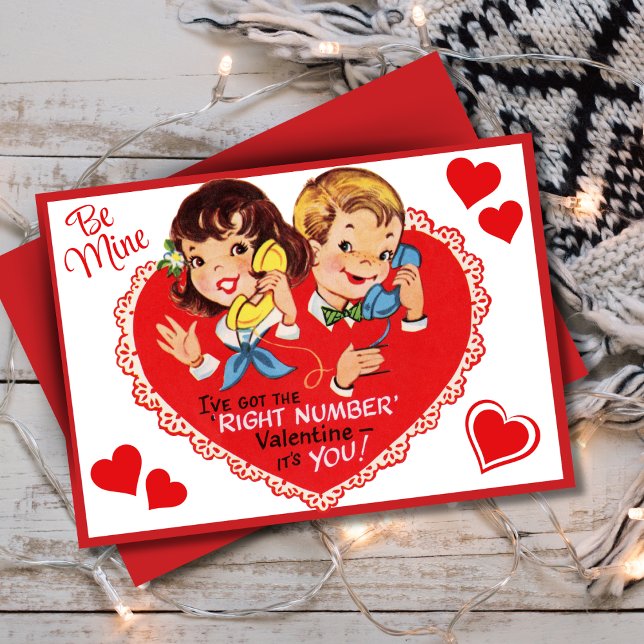 Tarjeta Festiva Personalizado de Vintage Retro Boy Chica (Vintage Retro Boy Girl Custom Valentine's Day Holiday Card. Add your name and a special message!)
