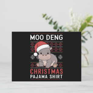 Tarjeta Festiva Pijama Navideño de Moo Deng para Familias a Juego