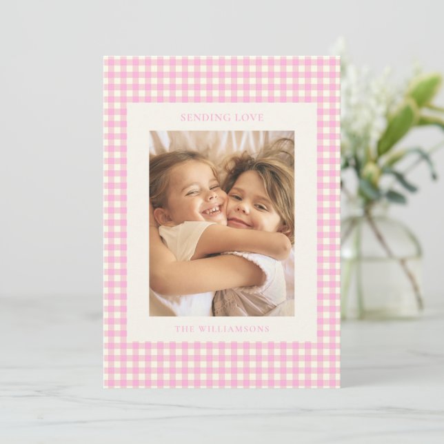 Tarjeta Festiva Pink Gingham Plaid Portrait Photo Valentine Love (Anverso de pie)