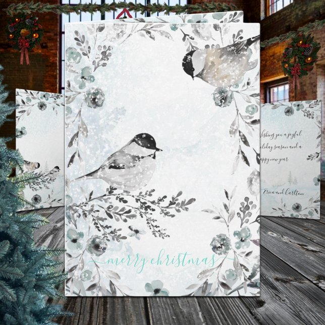 Tarjeta Festiva Pollos de invierno Navidades agitados de guirnalda (Winter Chickadees Dusty Blue Wreath Christmas Holiday Card)