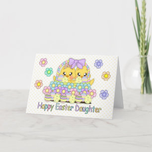 Tarjeta Festiva Polluelos lindos de Pascua de la hija en una cesta