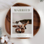 Tarjeta Festiva Primera Navidad, casados con Navidades modernos fo<br><div class="desc">Primera tarjeta navideña de Navidades modernos casados con fotografía</div>