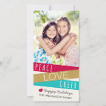 Tarjeta Festiva Purpurina Zig Zag Peace Love Cheer Photo<br><div class="desc">Tarjeta fotográfica de vacaciones Zig Zag purpurina / Red Aqua de Orabella Prints. Contiene un diseño zig-zag en purpurina dorado, rojo y aqua, con las palabras "Paz, Amor y Salud" bajo una foto de tamaño 8x10. Fondo de color crema/marfil. Por favor, reemplace la imagen de diseño con una foto propia...</div>