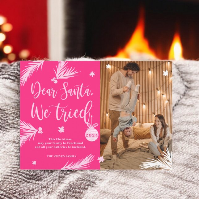 Tarjeta Festiva Querido Papá Noel, Probamos Foto De Navidades (Pink Funny Dear Santa, We Tried Christmas Photo Holiday Card)
