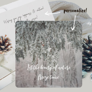 Tarjeta Festiva Ramas escarchadas y un bosque cubierto de nieve