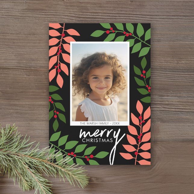 Tarjeta Festiva Ramas modernas de berries eucalipto - coral fotogr (A berry botanical holiday card with coral, green and black leaves and berries. 1 photo)