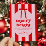 Tarjeta Festiva Rayas rosadas rojas merry y luminosas<br><div class="desc">Tarjeta de vacaciones Merry & Bright Red Pink Stripes en un estilo retro moderno</div>