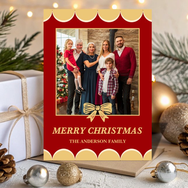 Tarjeta Festiva Red & Gold Bow Scalloped Family Christmas Photo (Subido por el creador)