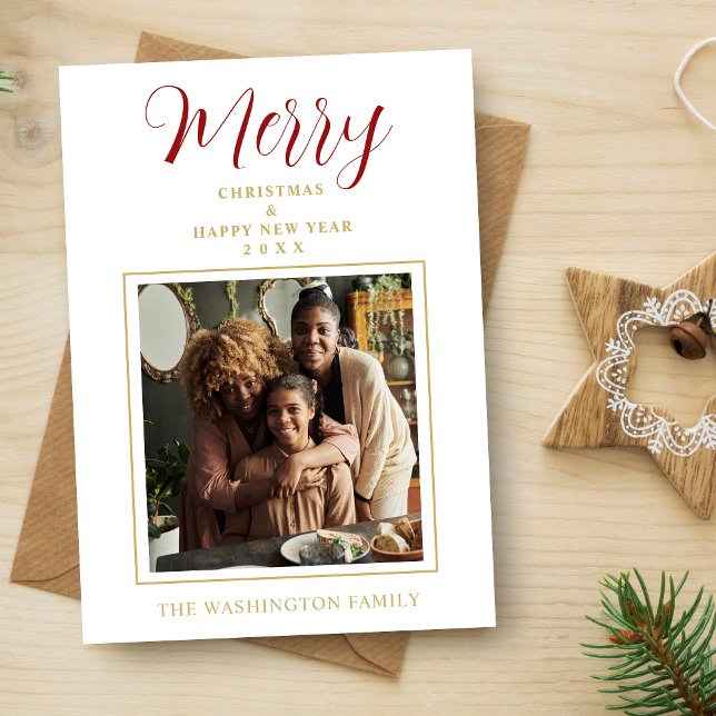 Tarjeta Festiva Red & Gold Simple Minimalist Merry Christmas Photo (Simple Minimalist Merry Christmas Photo Holiday Card with Envelope in Red and Fake Gold. )