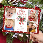 Tarjeta Festiva Red Merry Christmas 4 Photo Script Bow Luces<br><div class="desc">Envíe saludos MERRY CHRISTMAS esta temporada navideña con una tarjeta de felicitación fotográfica con 4 fotos y una tipografía moderna de escritura de caligrafía roja para el saludo acentuado con un arco acuarela rojo y holly con un borde rojo y luces de vacaciones blancas. ASISTENCIA: Para obtener ayuda con la...</div>