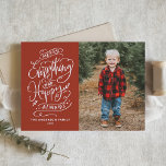 Tarjeta Festiva Red Merry Everything and Happy Always Photo<br><div class="desc">¡Feliz todo y siempre feliz! Envíe saludos cálidos de vacaciones a la familia y amigos con esta tarjeta de vacaciones de personalizable. Cuenta con caligrafía moderna festiva. Personalice esta tarjeta de vacaciones con fotos agregando sus propios detalles. Esta moderna tarjeta de vacaciones está disponible en otros cartones.</div>