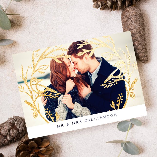 Tarjeta Festiva Regal Gold Bird & Branch Monogram Foto de recién c (Regal Gold Bird & Branch Monogram Newlyweds Photo Holiday Card)