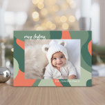 Tarjeta Festiva Resumen de línea orgánica Arte - 1 foto Coral de j<br><div class="desc">Una línea de arte orgánico abstracta con colores verdes y corales. El diseño moderno resalta tu foto favorita para la temporada de Navidades. La parte frontal también incluye una fuente caligráfica para el saludo y un sencillo patrón de arte abstracto en la parte posterior. Si necesita mover algo, haga clic...</div>
