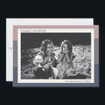 Tarjeta Festiva Resumen moderno de Earthy Boho Stripes Hanukkah Fo<br><div class="desc">Este diseño moderno presenta formas abstractas de rayas orgánicas en una hermosa paleta de tonos tierra de polvorientos morados,  grises y ocre,  personalizada con tu nombre y foto. Se puede usar para cualquier saludo de vacaciones,  sólo personalizar el texto.</div>