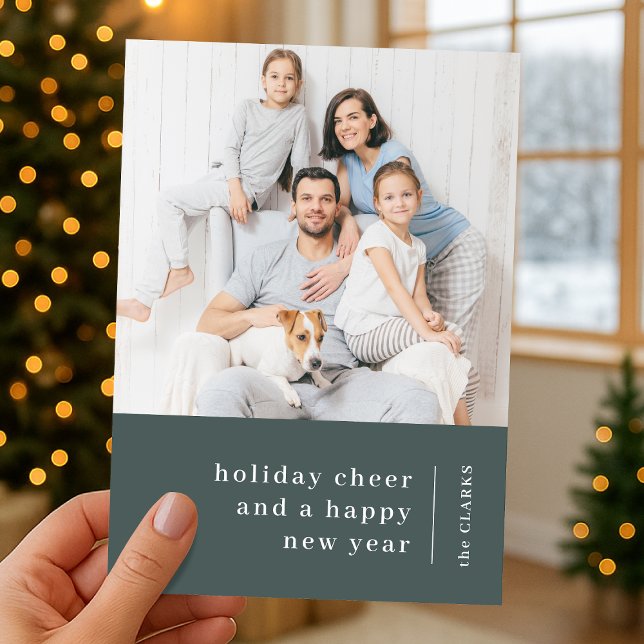 Tarjeta Festiva Retrato familiar de navidades | Verde forestal mín (Celebrate the season with a family portrait holiday card showcasing your favorite memories)