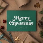 Tarjeta Festiva Retro Mid Century Green Merry Christmas<br><div class="desc">Tarjeta navideña: un diseño retro clásico,  con una tipografía moderna de mediados de siglo y un fondo verde clásico.</div>