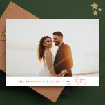 Tarjeta Festiva Rojo elegante | Collage de fotos MERRY CHRISTMAS<br><div class="desc">DESEEN A SU FAMILIA,  AMIGOS UNA FELIZ FERIADA Tarjeta De Festividad Collage de fotos NAVIDAD. Esta tarjeta de moda incluye 3 familiares de fotos en la parte posterior con una gran foto en la parte delantera con texto personalizado en la parte delantera y trasera.</div>