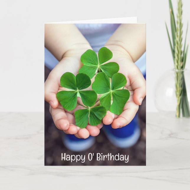 Tarjeta Festiva Ropa de cuatro hojas de cumpleaños de San Patricio (Anverso)
