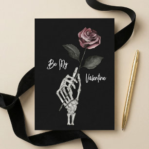 Tarjeta Festiva Rosa de mano de esqueleto negro gótico día de San