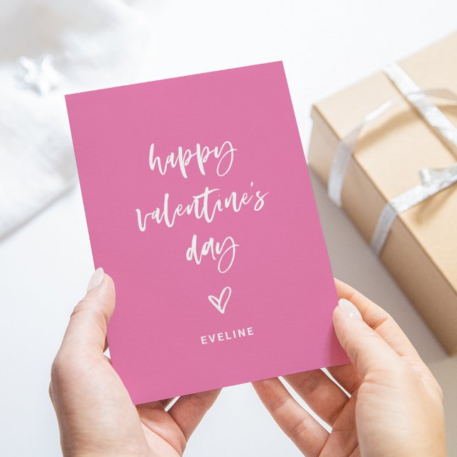 Tarjeta Festiva Rosa y blanco | Script informal y Heart Valentine (An elegant pink Valentine's Day card with casual script and a heart)