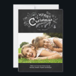 Tarjeta Festiva Rótulo de Navidades de Chalkboard Vintage<br><div class="desc">Esta elegante tarjeta de Navidades tiene un fondo de textura de pizarra para un aspecto vintage. Cuenta con un cartel de Navidades decorativos con iconos festivos. Incluye una imagen familiar y nombres.</div>