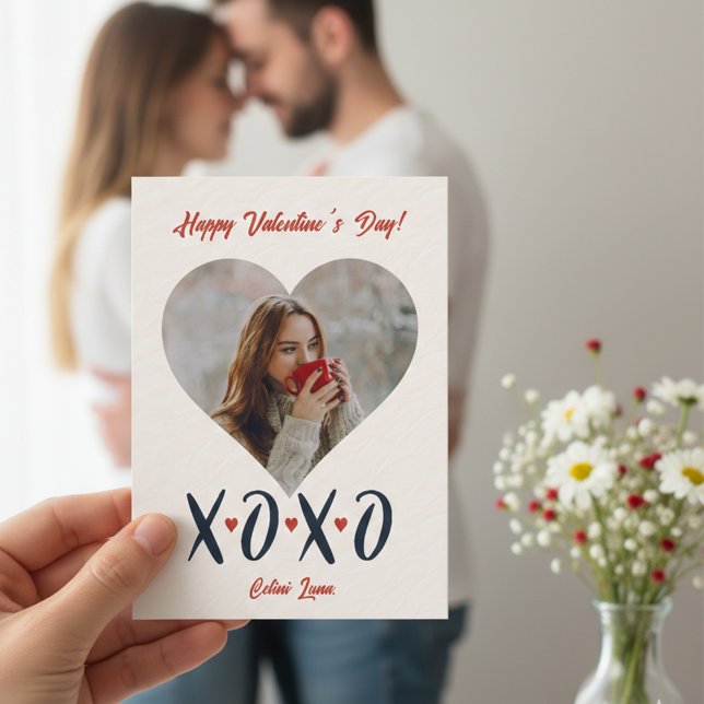 Tarjeta Festiva Rubor Rojo Pincelada XOXO Foto de San Valentín de  (Blush Red Brushstroke XOXO Valentine Photo Love Holiday Card)