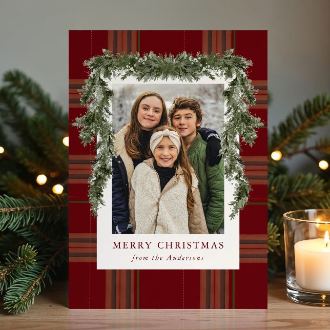 Tarjeta Festiva Rustic Burgundy Plaid Greenery Christmas Photo (Subido por el creador)