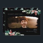 Tarjeta Festiva Rustic Winter Berry Greenery Photo Holiday Card<br><div class="desc">Bayas de invierno de acuarela rústica y vegetación,  tarjeta de vacaciones fotográficas. Características,  marco moderno de máscara fotográfica de pincel,  coordinación de fondos de color rojo oscuro y respaldo de patrones coincidentes.</div>