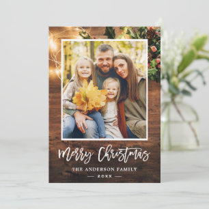 Tarjeta Festiva Rustic Wood String ilumina la foto navideña