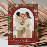 Tarjeta Festiva Rústico Burgundy Felices Fiestas Foliage Arch Foto<br><div class="desc">Esta colección cuenta con flores de color agua rojo,  bayas y vegetación de invierno con tipografía moderna y elegante,  con un patrón botánico de invierno.</div>