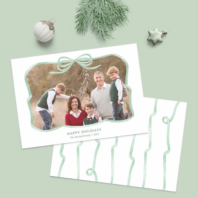 Tarjeta Festiva Sage Green Bow Cinta Frame Falso Fotos navideñas (Sage green bow photo Christmas cards featuring hand painted watercolor ribbons)