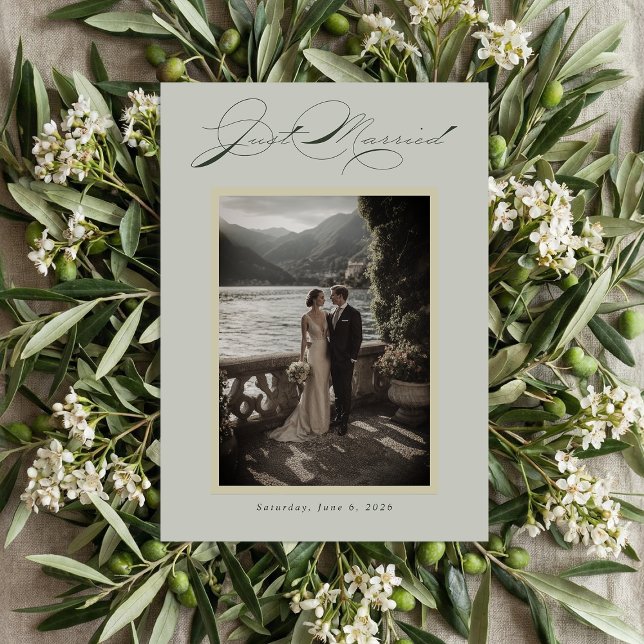 Tarjeta Festiva Sage Green Olive Branch Monogram Just Married (Subido por el creador)