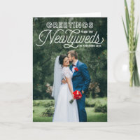 Saludos blancos de los recienes casados que casan
