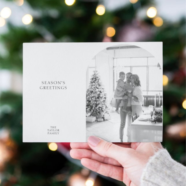 Tarjeta Festiva Saludos de temporada a Navidades de fotografía bla (Season's Greetings Black and White Photo Christmas Holiday Cards from Ricaso. Simple, elegant card)