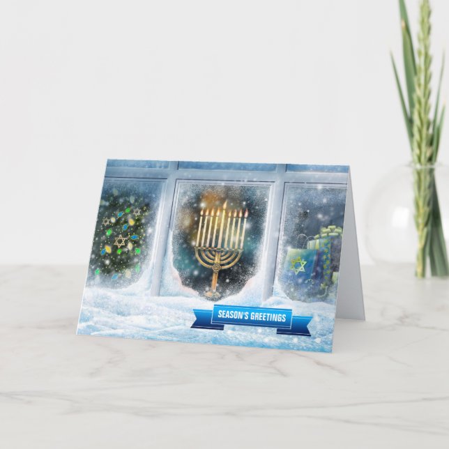 Tarjeta Festiva Saludos de temporada. Escena de nieve con Menorah (Anverso)