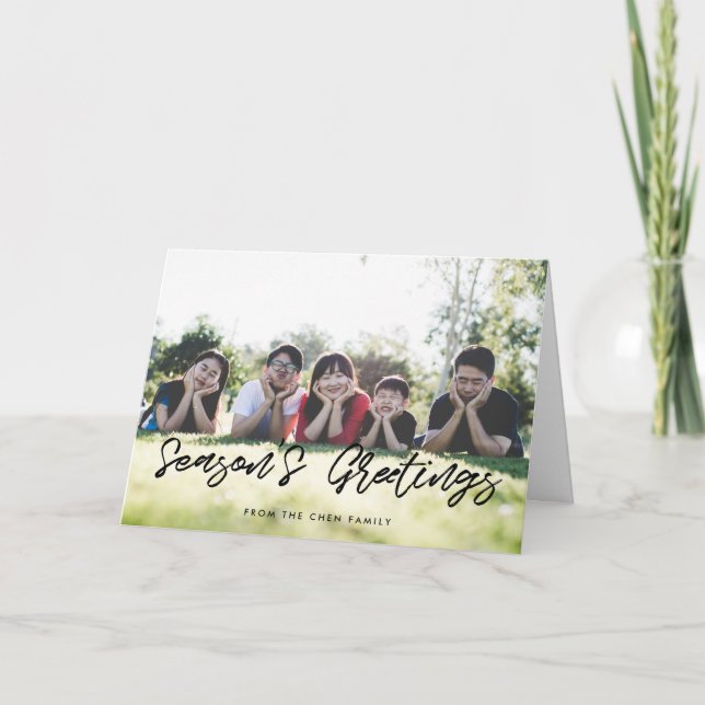 Tarjeta Festiva Saludos de temporada tipografía negra moderna (Anverso)