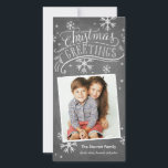 Tarjeta Festiva Saludos en Chalkboard 1-festividad con copo de nie<br><div class="desc">Esta moderna y elegante tarjeta fotográfica navideña cuenta con letras a mano y obras de arte caligráfico en un fondo de tiza moderno con llamativas copas de nieve dispersas. Disponible en colores y formatos adicionales. Comprar nuestra tienda online para más piezas en este diseño!</div>