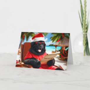 Tarjeta Festiva Santa en la playa revisando su carta de Navidades