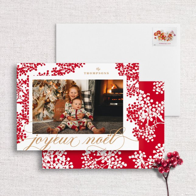 Tarjeta Festiva Script Joyeux Noel Red Berries Photo Card (Subido por el creador)