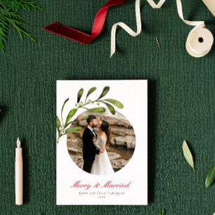 Tarjeta Festiva Script & Mistletoe Merry & Married Photo