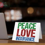 Tarjeta Festiva Seguro de amor de paz<br><div class="desc">Un lindo Navidad de agentes de seguros con cartas verdes,  rojas y azules que leen Peace Love Insurance. Gran regalo para los compañeros de trabajo de su compañía de seguros.</div>