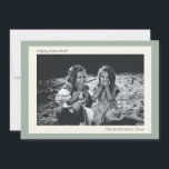 Tarjeta Festiva Sencilla foto de la familia Sage Green Hanukkah<br><div class="desc">Celebra Hanukkah con estilo y elegancia usando esta tarjeta de foto de Personalizado Simple y Moderno Sabio Verde Hanukkah. Con un fondo verde sabio de moda y un diseño limpio y minimalista, esta tarjeta de vacaciones le permite personalizar con su foto familiar y mensaje personalizado favorito. Perfecto para enviar cálidos...</div>