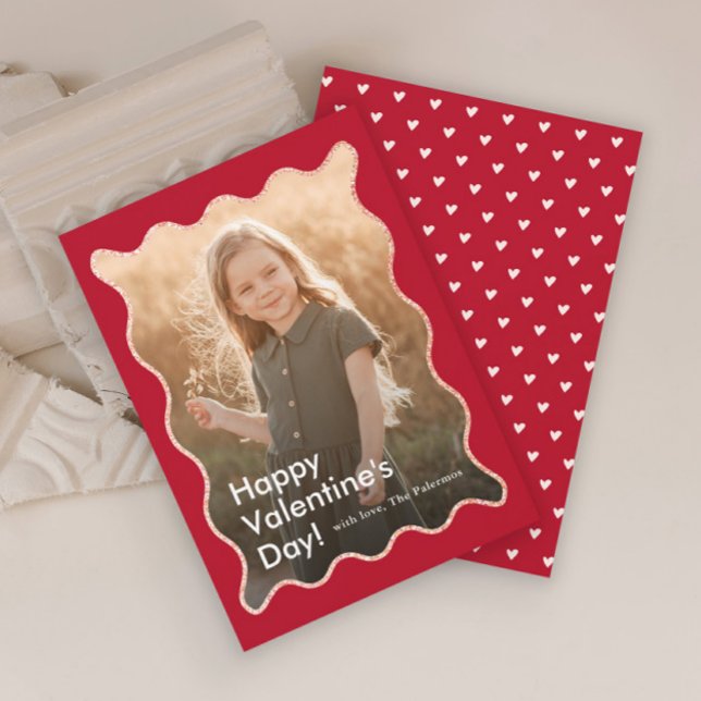 Tarjeta Festiva Sencilla y moderna foto de San Valentín (Modern Wavy Photo Valentine's Day Holiday Cards.)