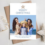 Tarjeta Festiva Simple Merry Christmas Modern Photo Beach<br><div class="desc">Simple Feria navideña moderna foto tarjeta de vacaciones de playa. Un diseño minimalista moderno divertido, con un ambiente costero alegre y fácil, mostrado en blanco con el texto azul de la tormenta, estrella de mar de arena oscura, y una foto. El negro se ha dejado intencionalmente en blanco en sólido...</div>