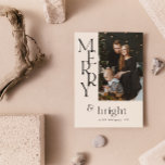Tarjeta Festiva Simple tipografía beige de merry Navidades de flor<br><div class="desc">¡Difundan alegría por las vacaciones con nuestra simple tarjeta de Navidades fotográficos de flores silvestres de tipografía beige de cerezo! Perfecto para familias jóvenes que aman la naturaleza, esta tarjeta de vacaciones moderna y mínima está llena de vibraciones festivas. Captura tu hermosa foto de Navidades en la combinación retro-inspirada de...</div>