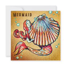 Sirenita con un dibujo de la concha marina