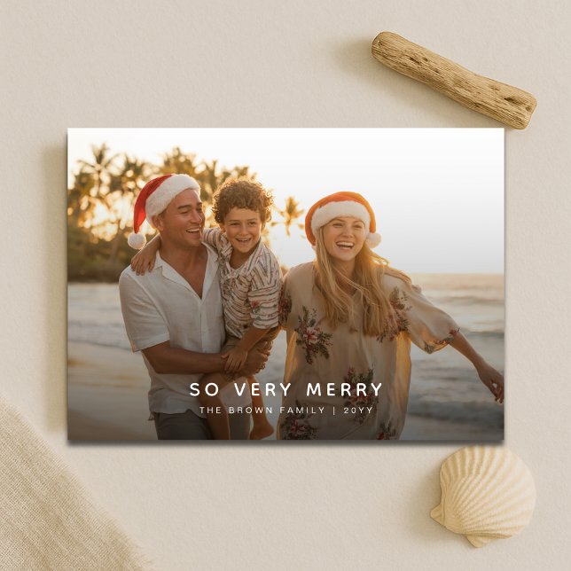 Tarjeta Festiva So Very Merry Tropical Beach Family Photo (Subido por el creador)