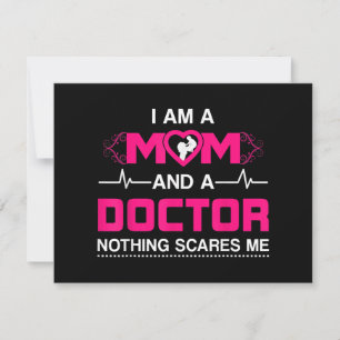 Tarjeta Festiva Soy una mamá y una doctora nada me asusta - Mejor