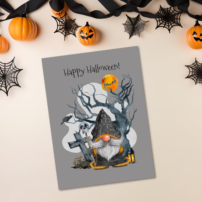 Tarjeta Festiva Spooky Halloween Gnome (Creepy Gnome Skull & Shadows Halloween Holiday Card)